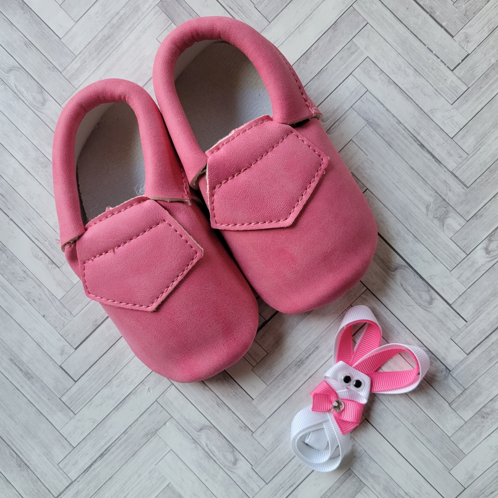 Pink Kids Shoes with Bow Accessory